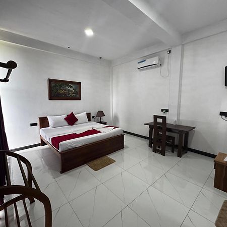 Ciel Star Anuradhapura Hotell Exteriör bild