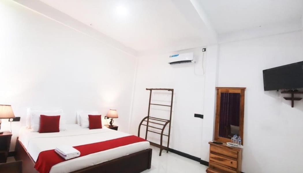 Ciel Star Anuradhapura Hotell Exteriör bild