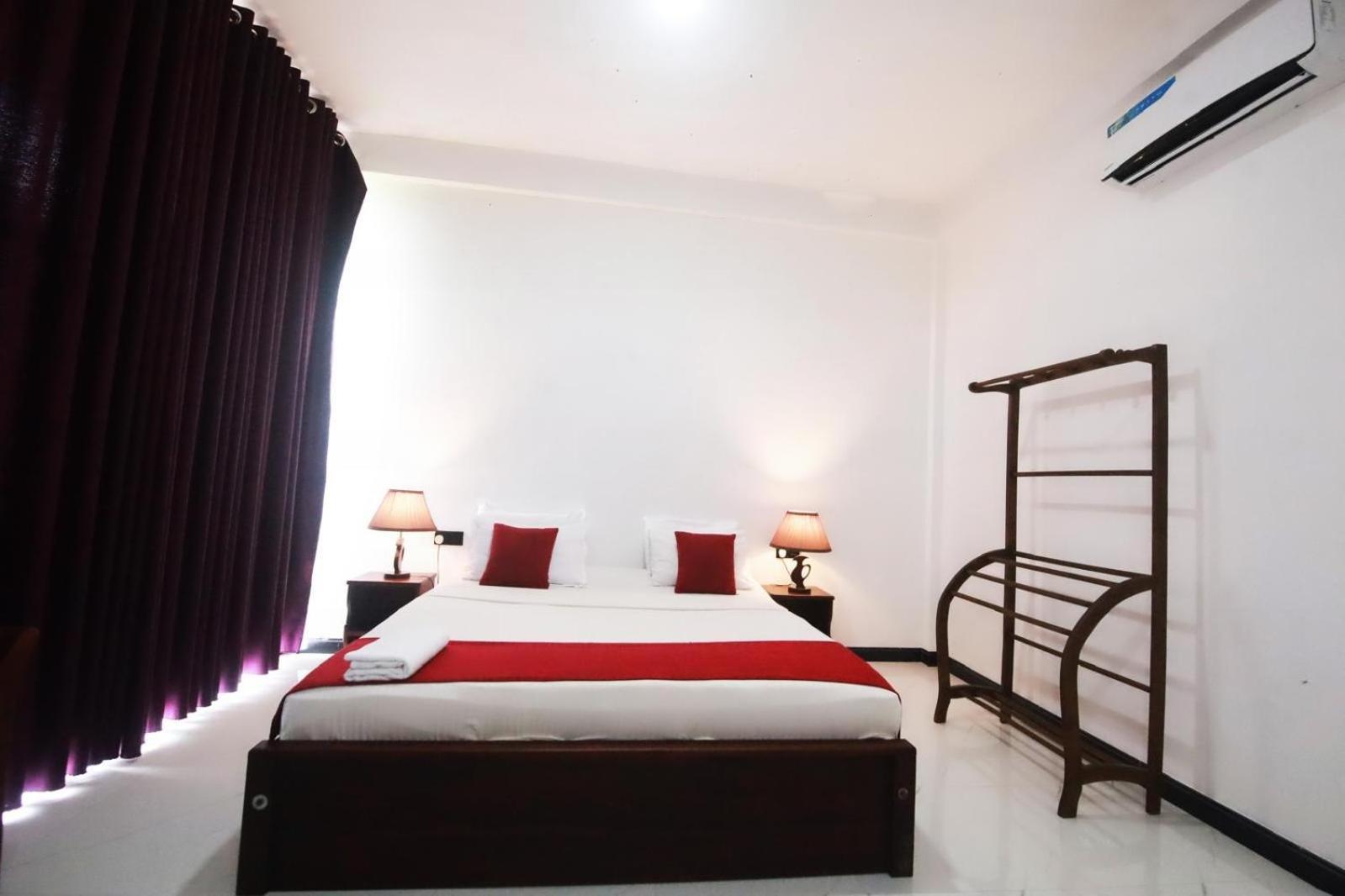 Ciel Star Anuradhapura Hotell Exteriör bild