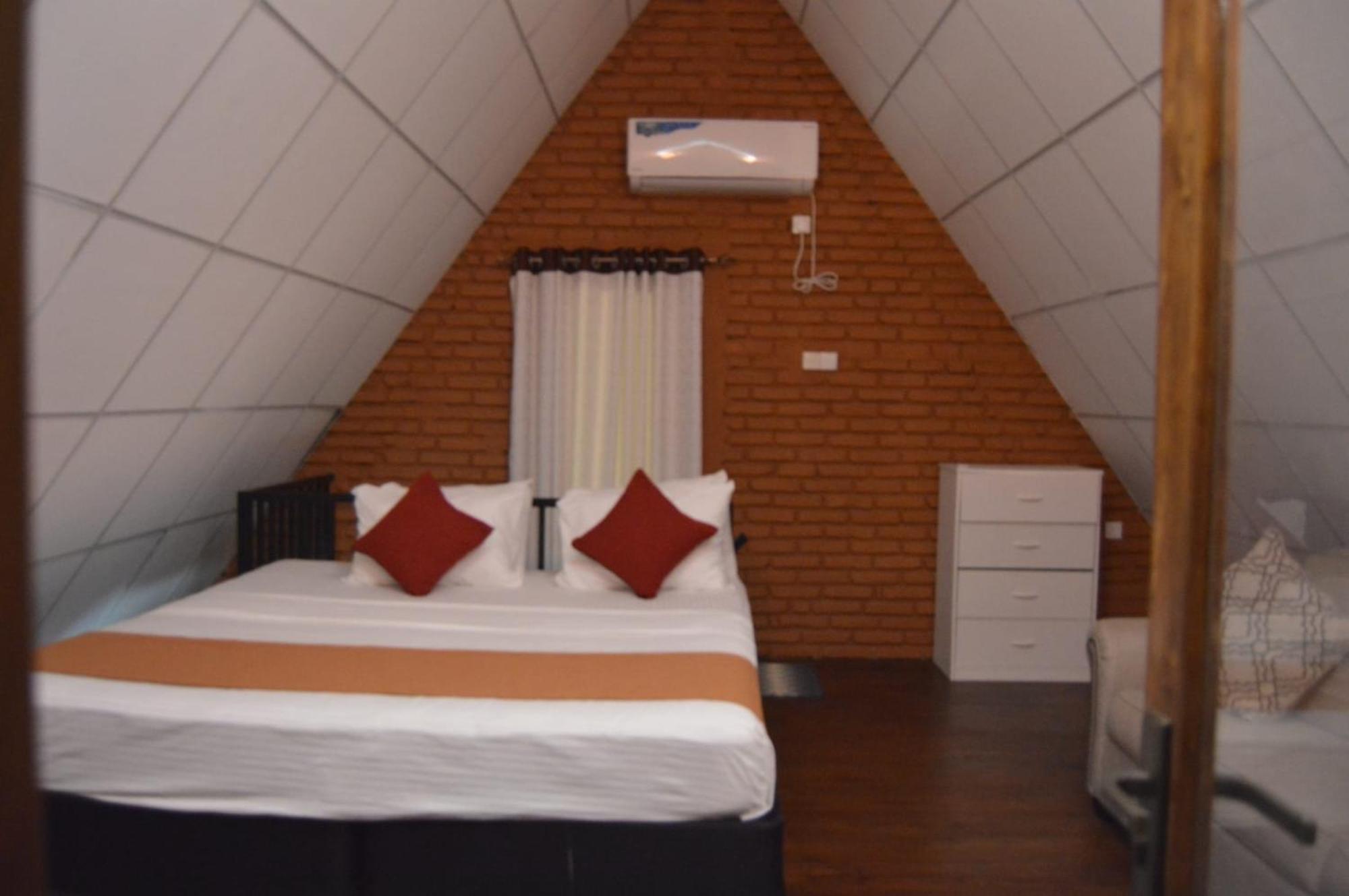 Ciel Star Anuradhapura Hotell Exteriör bild