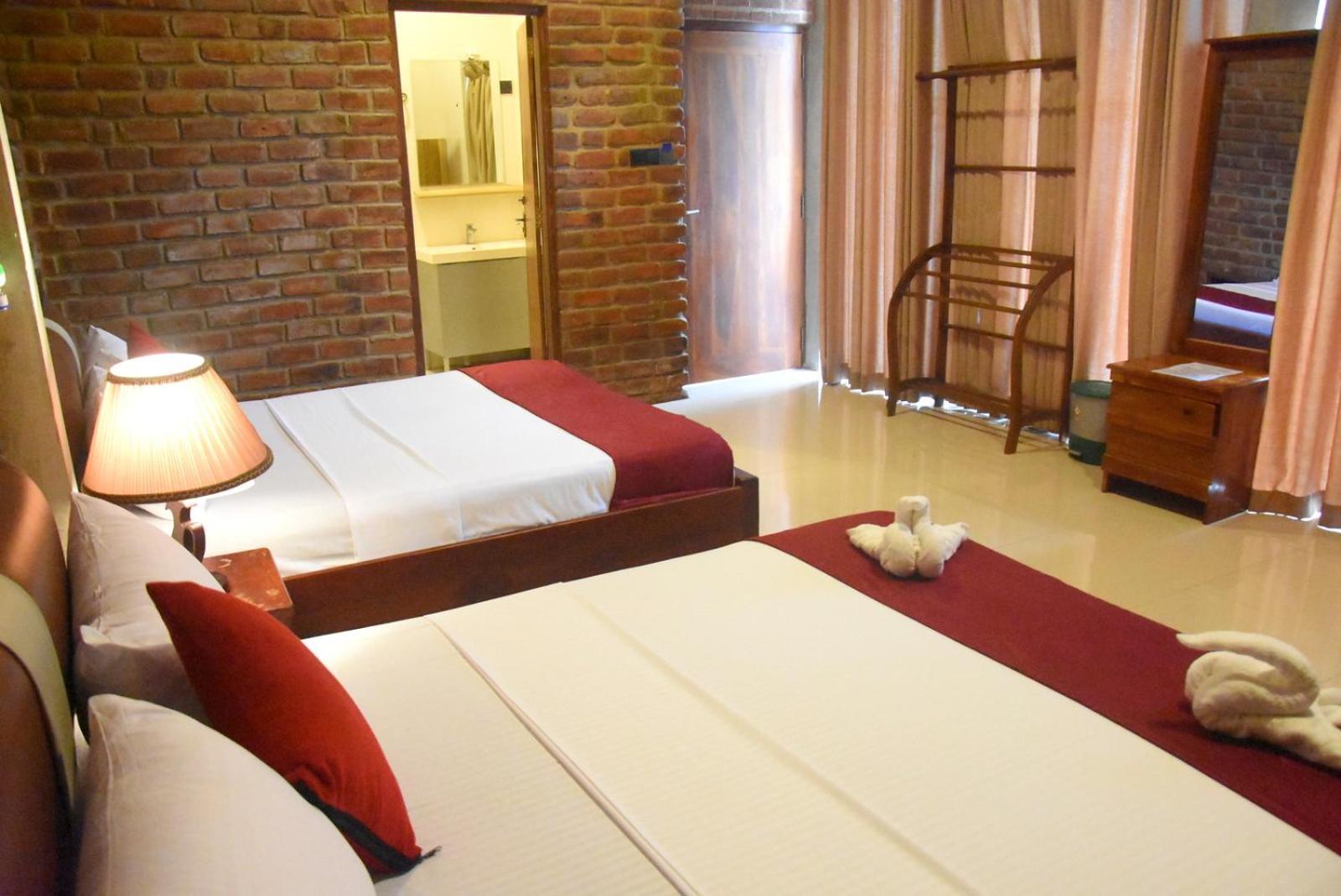 Ciel Star Anuradhapura Hotell Exteriör bild