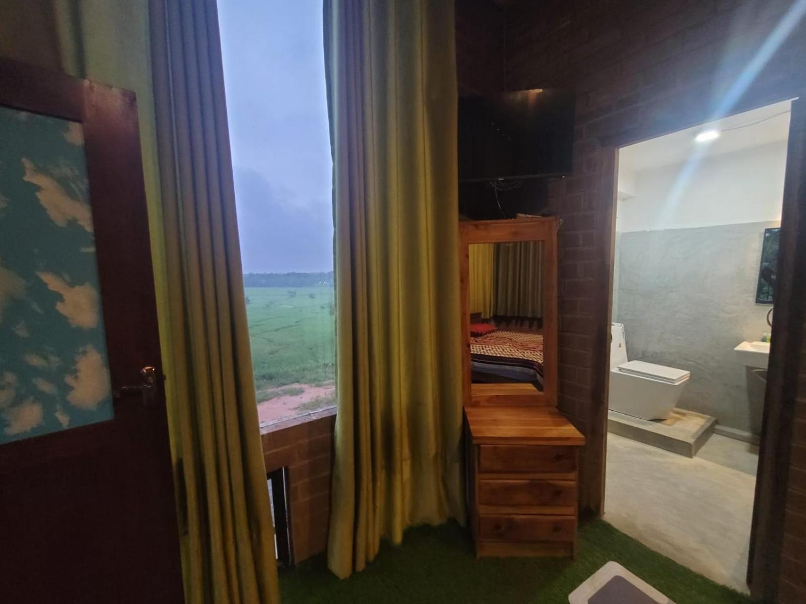 Ciel Star Anuradhapura Hotell Exteriör bild