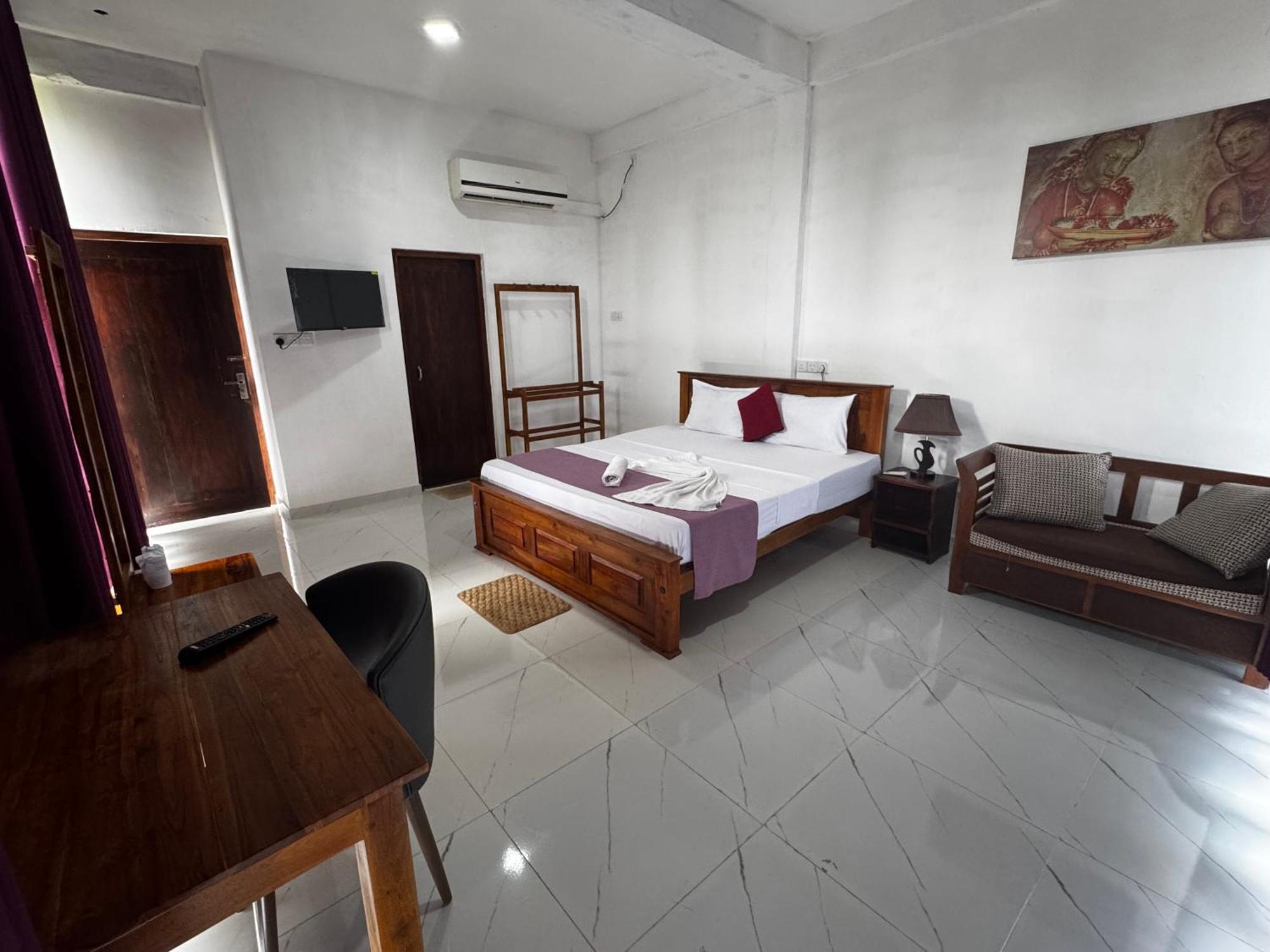 Ciel Star Anuradhapura Hotell Exteriör bild