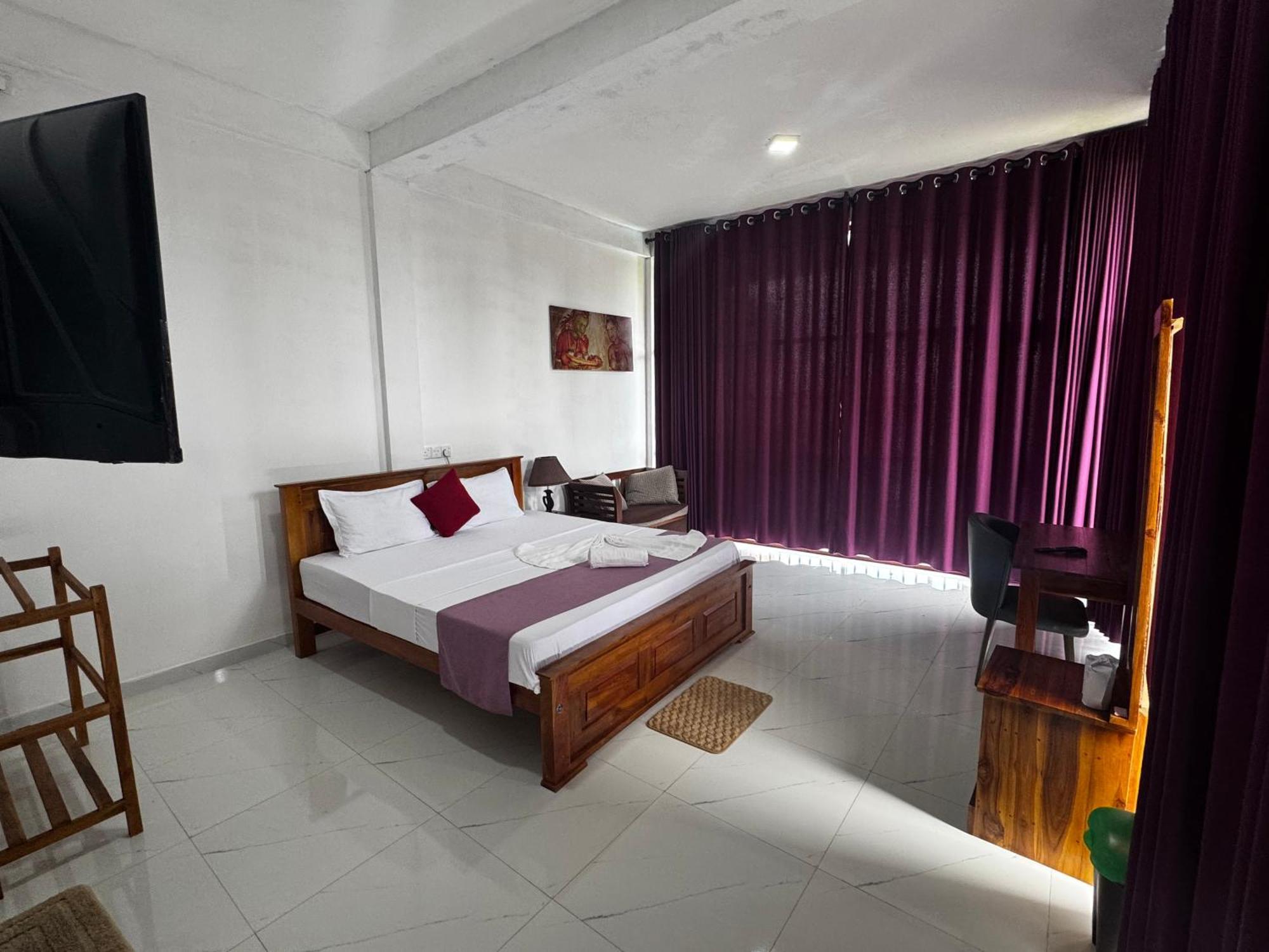 Ciel Star Anuradhapura Hotell Exteriör bild